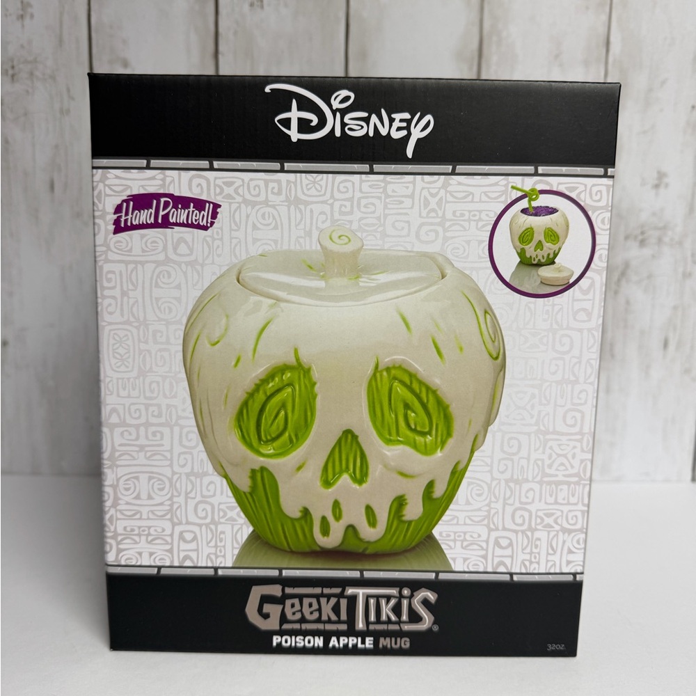 Geeki Tikis Disney Snow White Evil Queen Poison Apple Ceramic Lidded Mug NIB